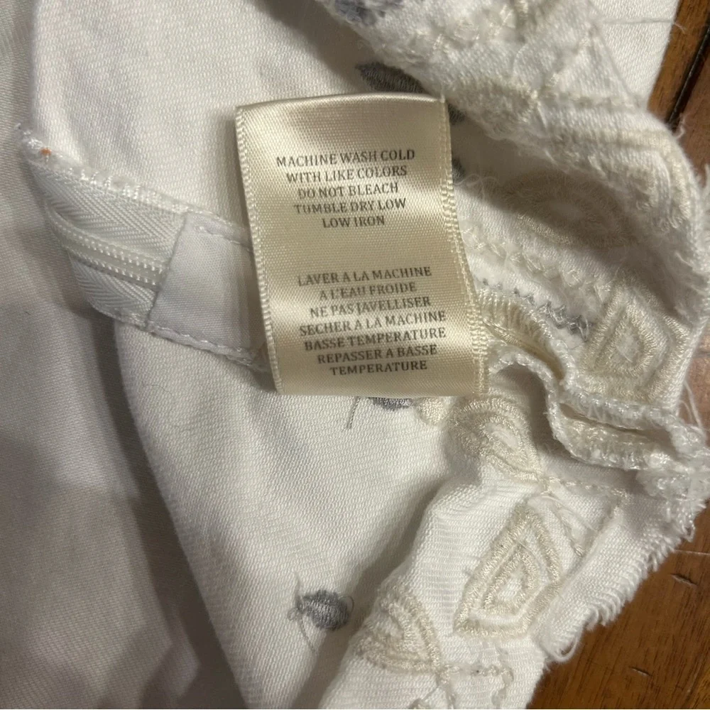Blank NYC White and Gray Sleeveless Embroidered Top with Raw Hem, Size Medium - Picture 7 of 8